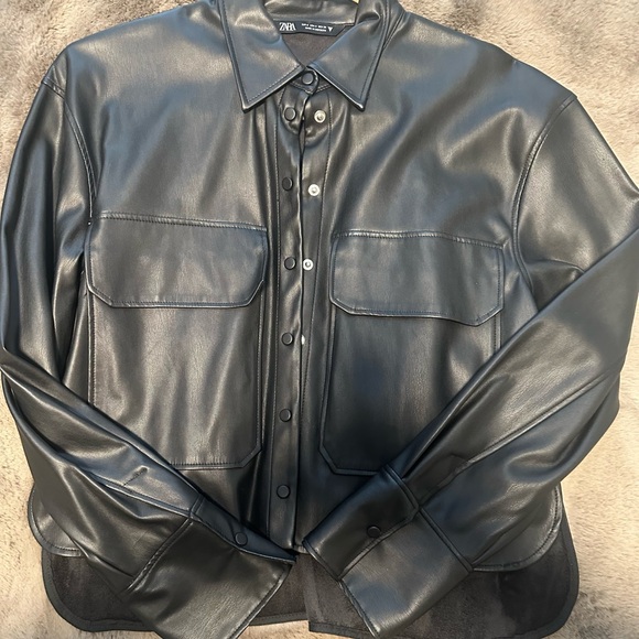 Zara Faux Leather Shirt Size Small
Like New, Pockets, Easy to Wear - Picture 6 of 11